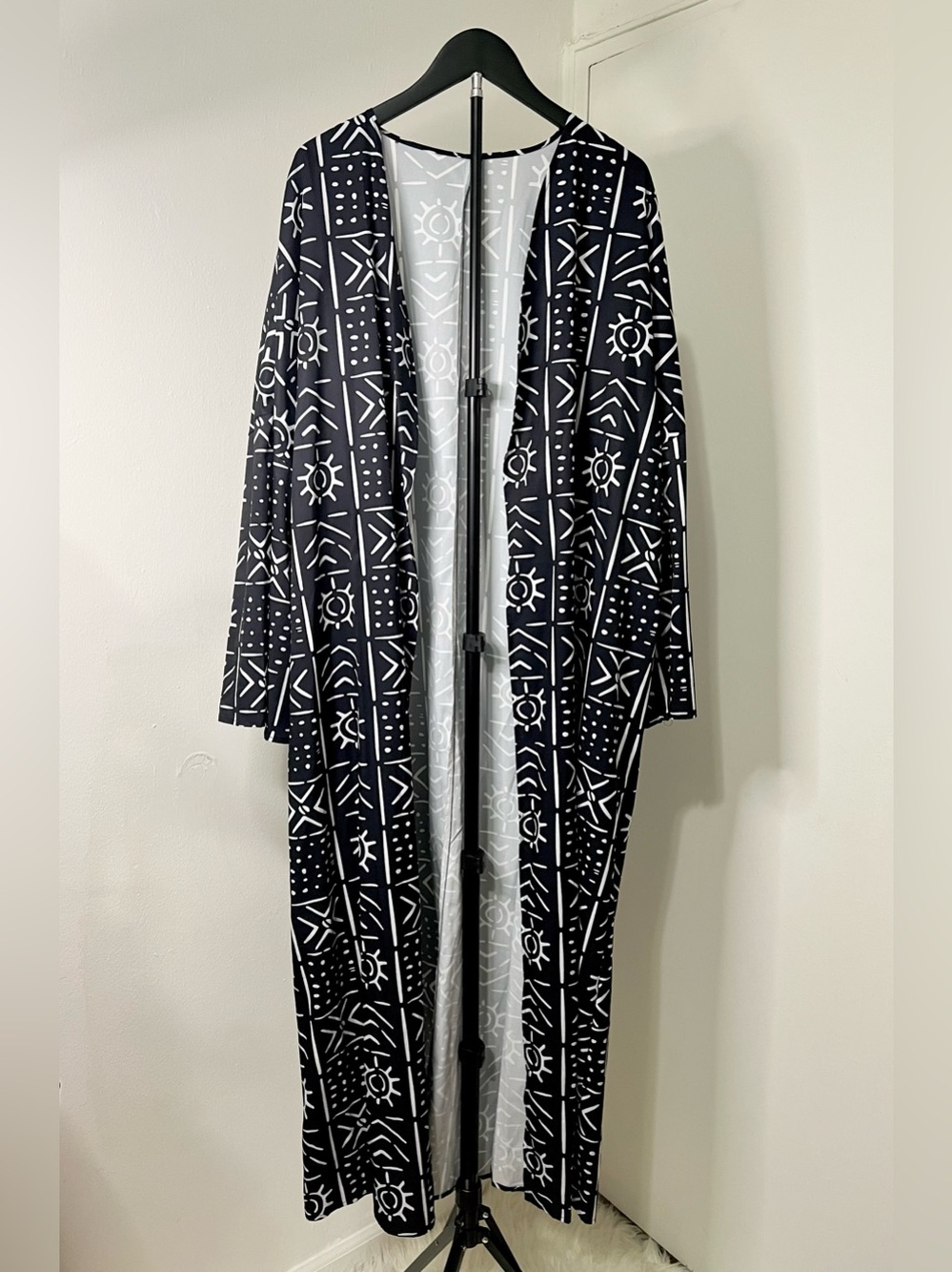 Black & White Abstract Print Duster Cardigan | Boho Longline Open Front Cover Up